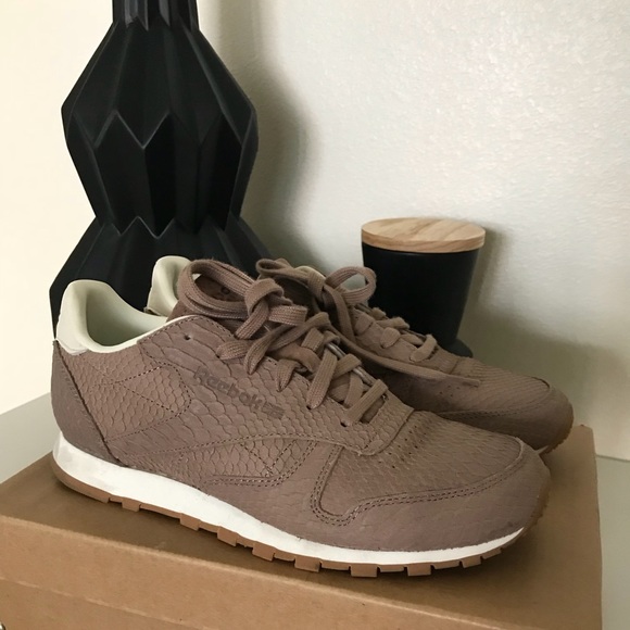 reebok taupe